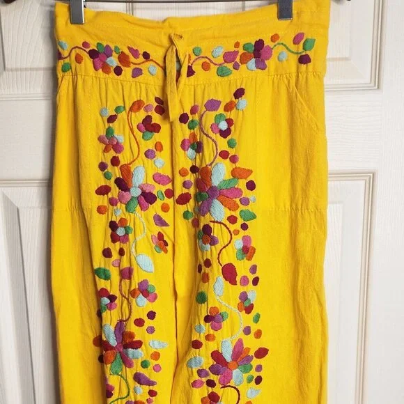 Vintage - Bright Yellow Orange Linen Capri Pants w Heavily Embroidered Front - Picture 2 of 5